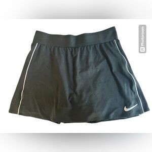 Nike women's dri-fit black skort size xs